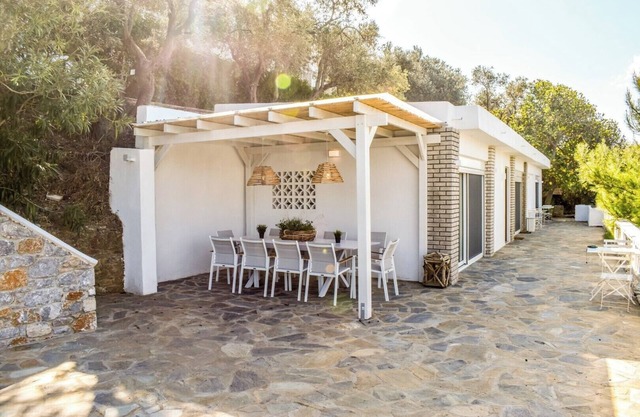 Minimal villa with a wonderful view of Skiathos town