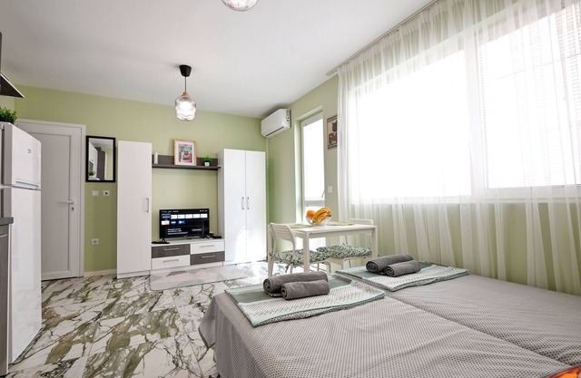 Mint Funny Condo Varna/Free Parking/Minutes from Varna beach