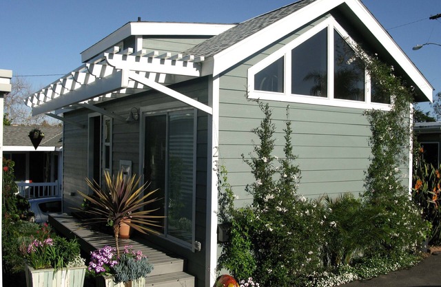 Minutes Away From The Beach, Perfect Getaway For Family Or Friends!