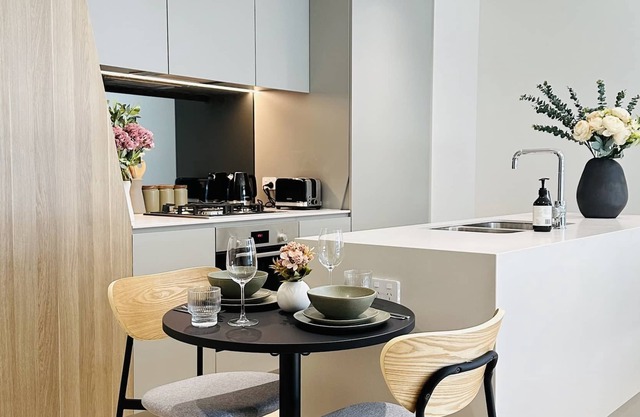 Minutes from Melbourne CBD - FREE Parking