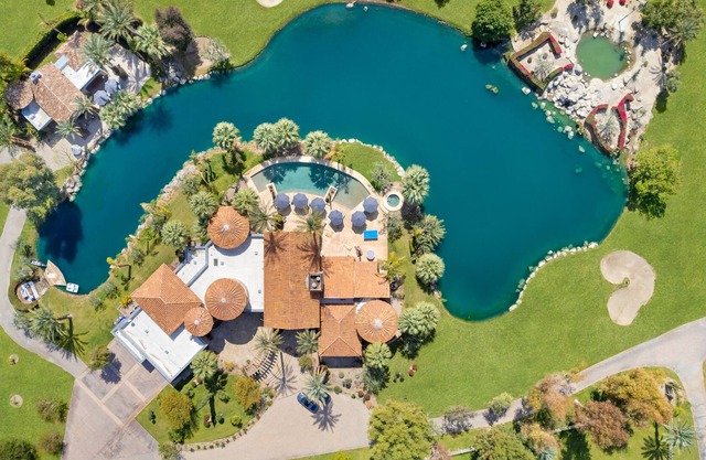 Mirabella by AvantStay | Private Lake + Kayaks & Paddle Boating!