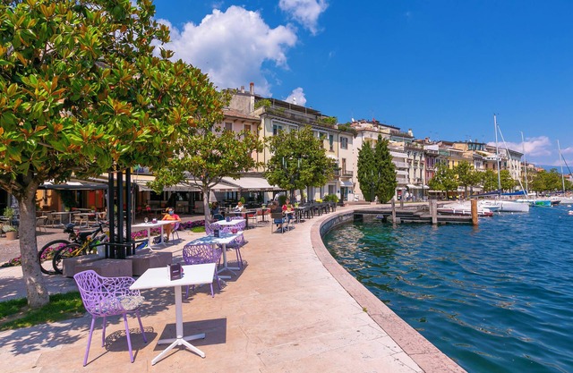 Mirabella Lake View & Private Parking
