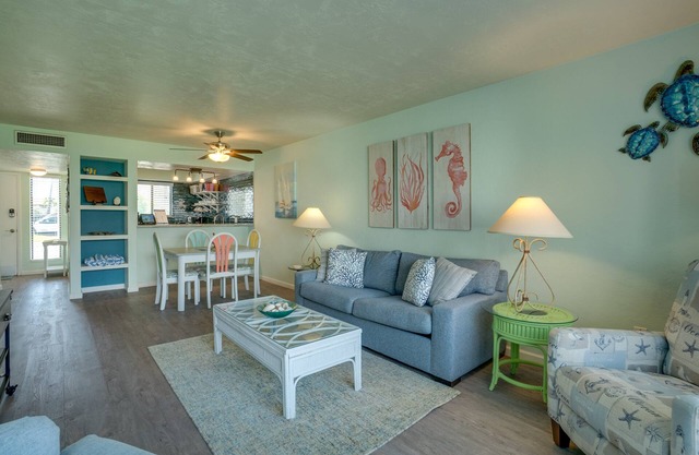 Miracle's Runaway Bay 117 by SeaBreeze Vacation