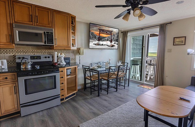 ML 268: Wonderful mountain views await you in this lovely summer oasis!