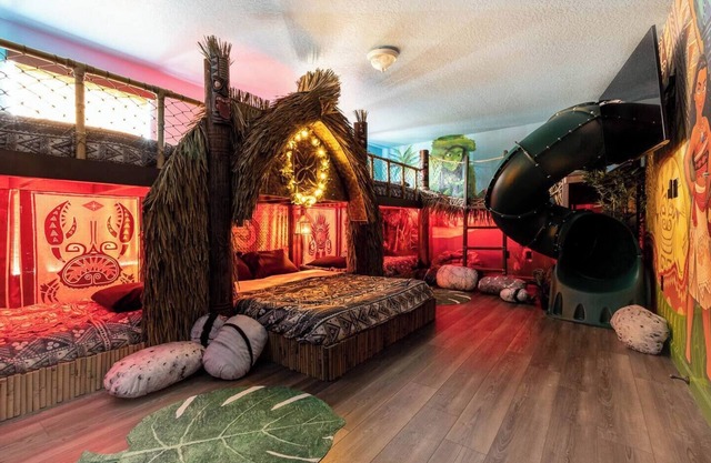 Moana Villa Near Disney! Pool, Arcade, Sleeps 22