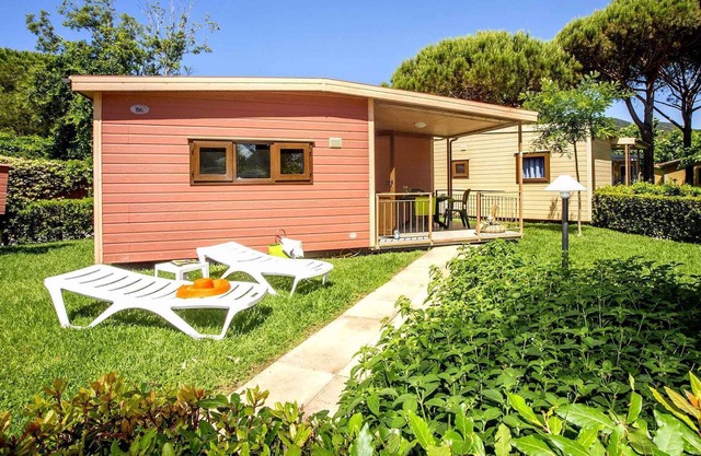 Mobilehome with garden, air conditioning and 150 meters from the sea