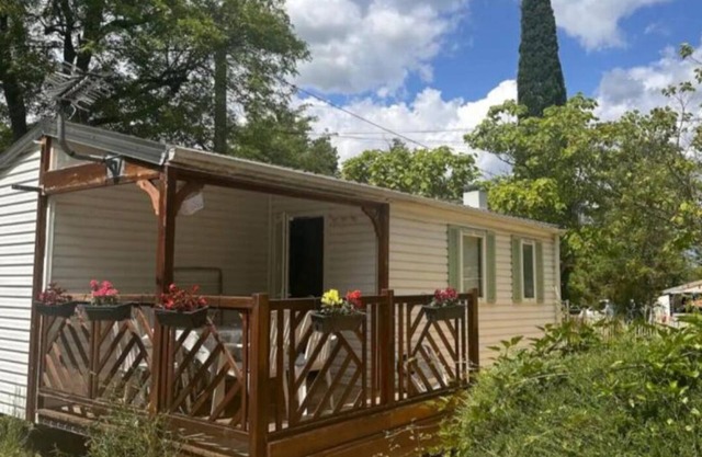 Mobile home on the banks of the Ardèche and the medieval village of Aiguèze