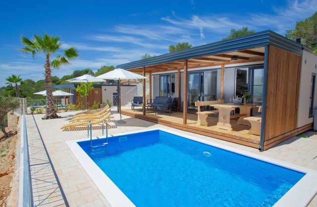 Mobile house with private pool