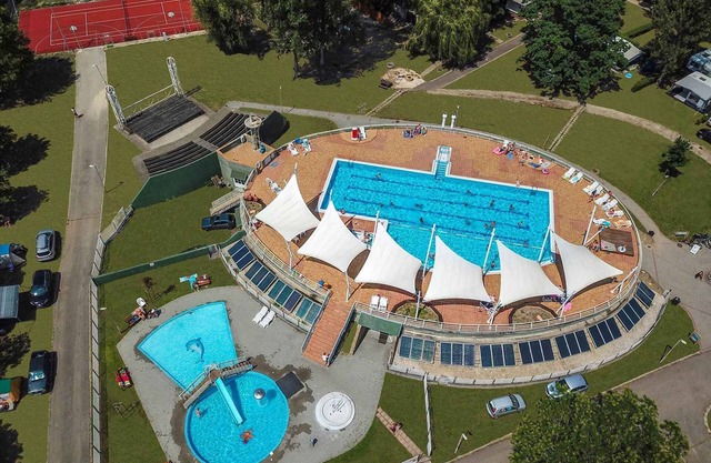 Mobilehome with air conditioning, terrace and pool