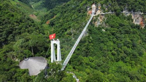 Moc Chau Island - Bach Long Glass Bridge