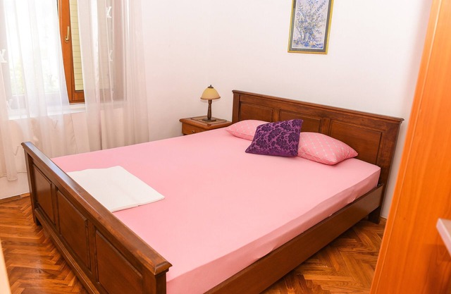 Moderate Two Bedroom Apartment near city center