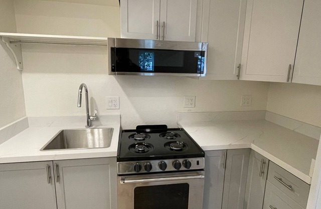 Modern 1-Bedroom Cozy Retreat