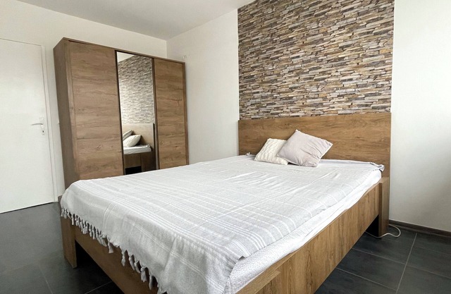 Modern 1-bedroom in a great location with all the amenities