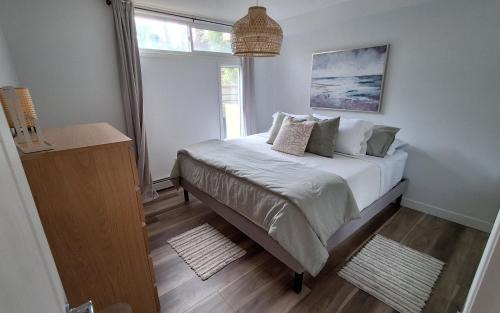 Modern 1br Apt, Up to 4 people, Steps to 17th Ave, Downtown & Stampede