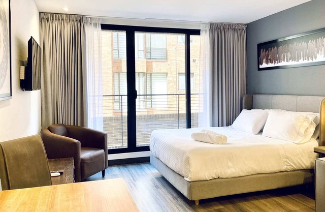 Modern 1BR in Luxury Building in Chico