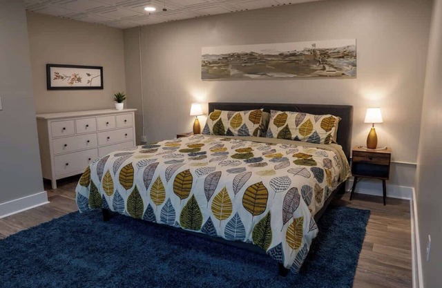 Modern 1BR - No Stairs - Quiet & Safe - Park Easy