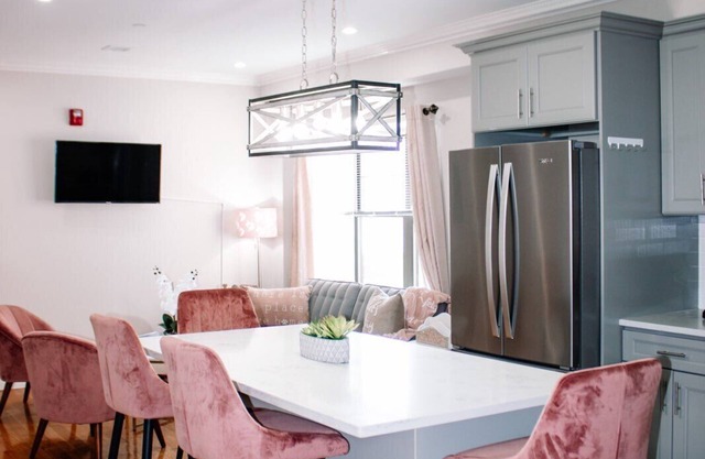 Modern 2/Bed 2/Bath Condo near Boston # W/Parking