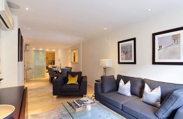 Modern 2 Bed Flat in the Heart of Kensington
