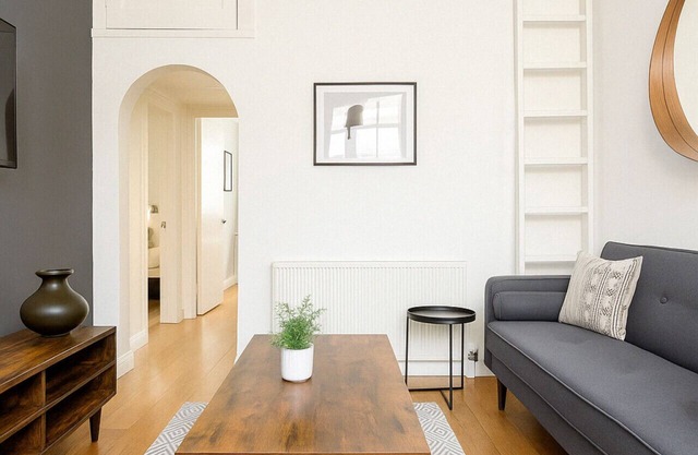 Modern 2 Bed Flat in Primrose Hill