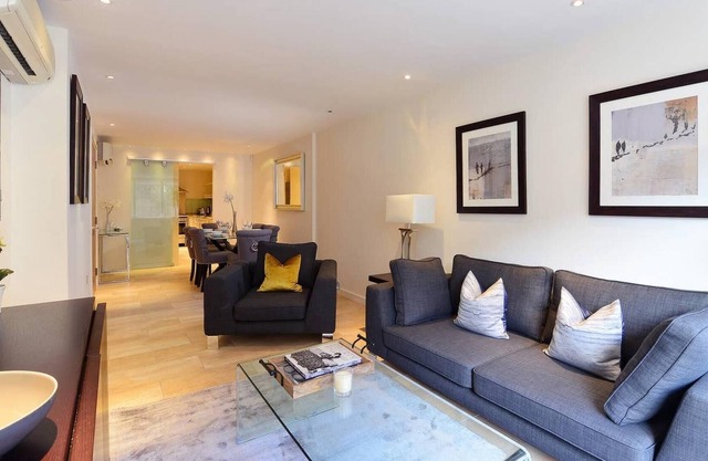 Modern 2 Bed Flat in the Heart of Kensington