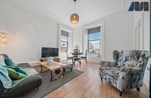 Modern 2 Bed Sleep 4 In Gourock