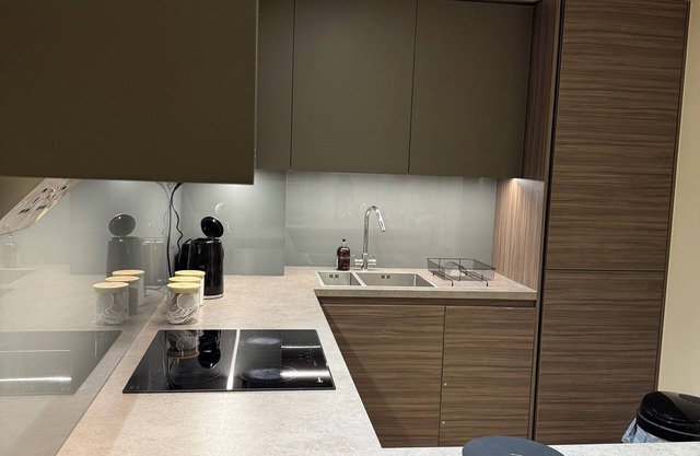 MODERN 2 BEDROOM 2 BATH APARTMENT - CONTRACTORS/LONG STAYS DISCOUNT