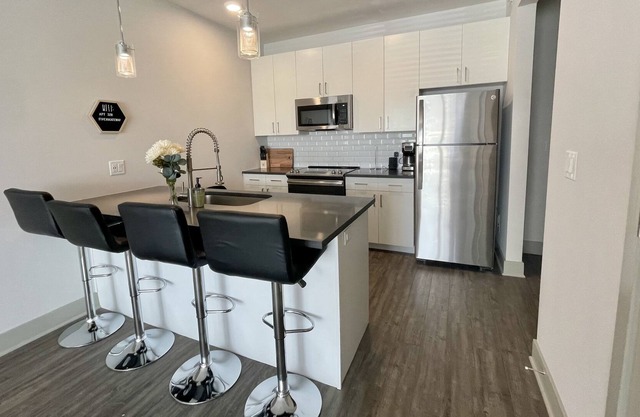 Modern 2 Bedroom Apt in Downtown KC