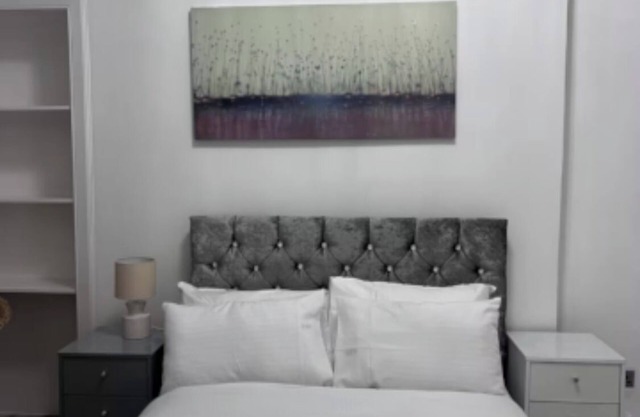 Modern 2 bedroom apartment close to city centre !