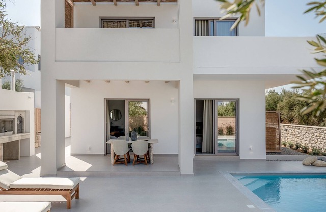 Modern 2-bedroom Villa with Private Pool by Delfus