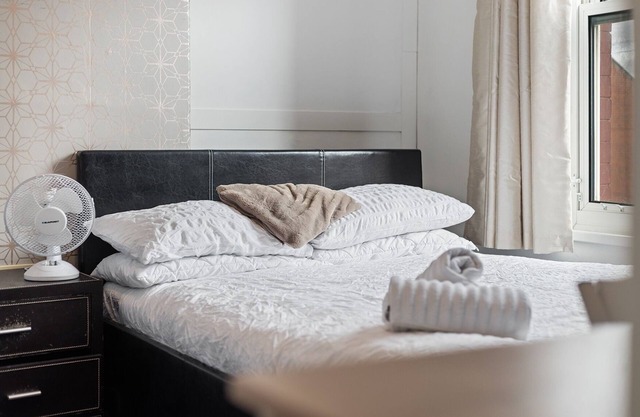 Modern 2-BR w/Parking 9 min to City