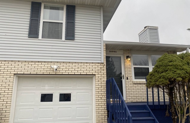 Modern 2Bd/1.5Ba Duplex w/Garage