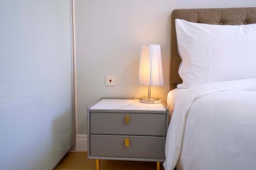 Modern 2BR 1 Living Room Suite Near Xujiahui Metro