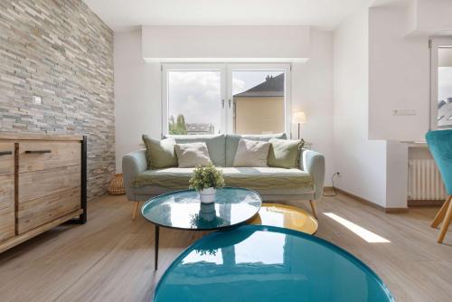 Modern 2BR Apt with Balcony in Central Howald