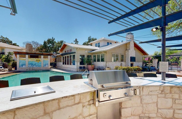 Modern 2BR Residence Austin Texas by Lady Bird Lake, Pool, Parking
