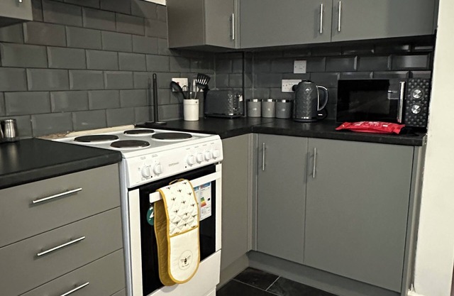 Modern 3 Bed house next to Etihad stadium and Co-op live