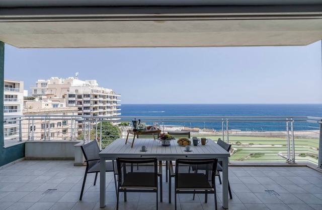 ✨ Modern 3-bed seafront apartment on the 6th floor of Sliema’s award-winning Fort Cambridge 🌊. Luxury living with stunning views in Malta’s most vibrant town.