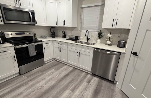 Modern 3-Bedroom Apartment In Hickory, Close to Everything!