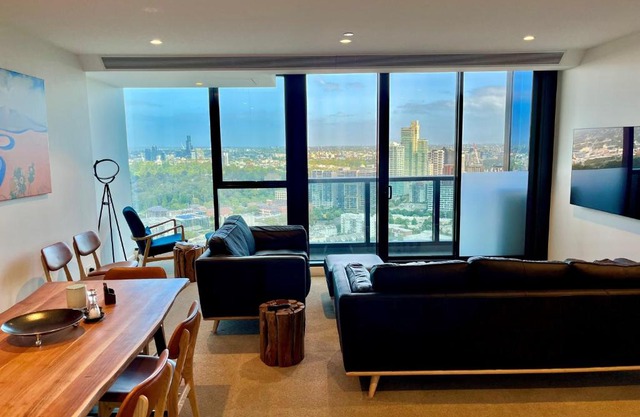 Modern 3 Bedroom Apartment with Amazing Views