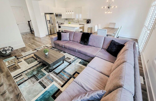 Modern 3 Bedroom House in Niagara Falls