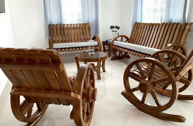 Modern 3 Bedroom Family Apartment- Near City Attractions.