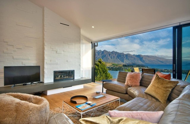 Modern 3 bedroom house with amazing views