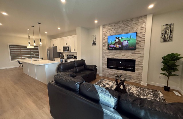 Modern 3 - bedroom house in The Greens - East Regina.