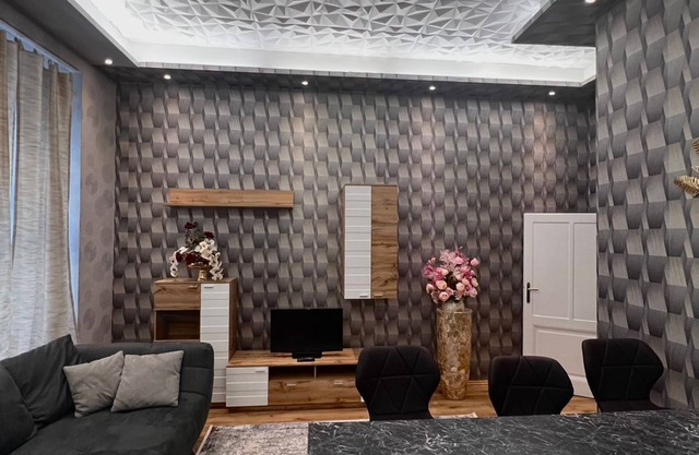 Modern 3 Bedroom on Shopping Street on Perfect Location-