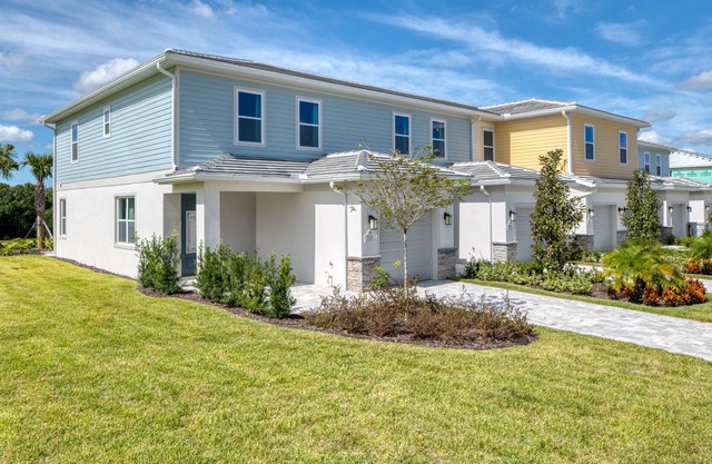 Modern 3 Bedroom Townhouse with Patio - 820DR