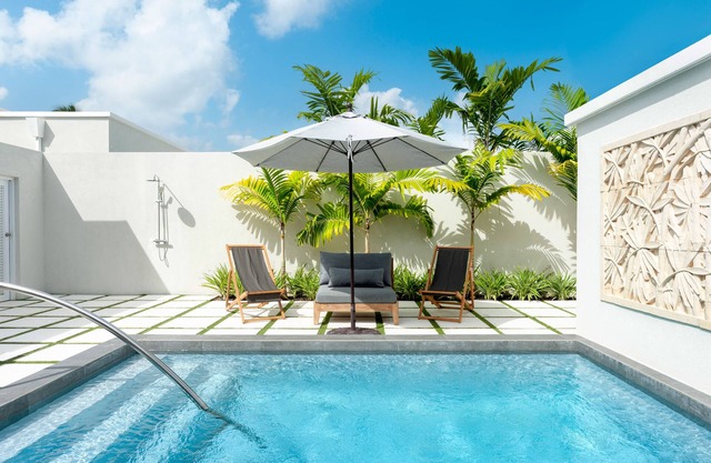 Modern 3 bedroom villa in gated community. Just 5 mins to Holetown & Beaches