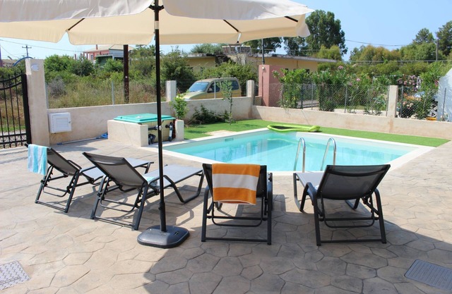 Modern 3 bedroom villa with pool