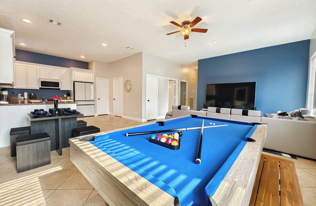 Modern 3 Bedroom with Tons of Games, Pool Table, Ping Pong, 85" TV, BBQ, & More