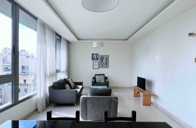 Modern 3BR Apt next to Hotel Dieu 24/7 Power