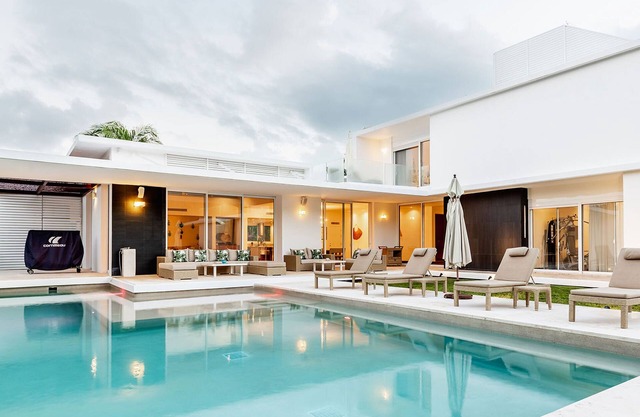 Modern 4-Bedroom Villa w/Gym & Walking Distance to Beach –Perfect Cancún Getaway