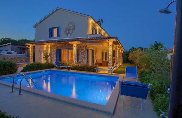 Modern 4* villa with high-quality furnishings and private pool